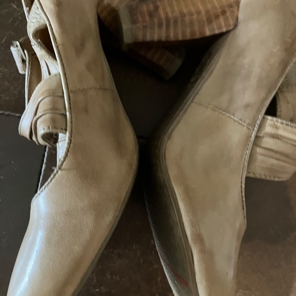 Miz Mooz Shoes - Picture 5 of 10